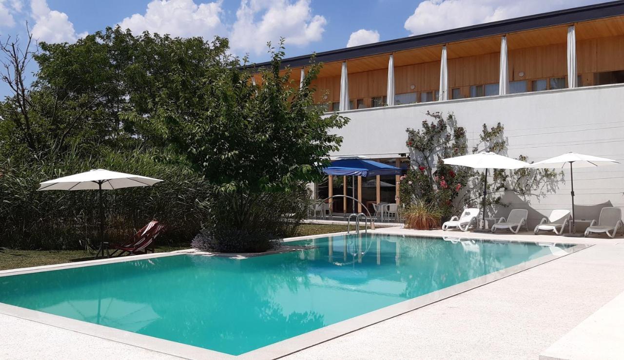 Hotel Gracanica Zewnętrze zdjęcie